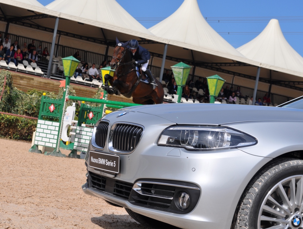 BMW horse jump luxury people sport design car open air Playful drive Experience concept
