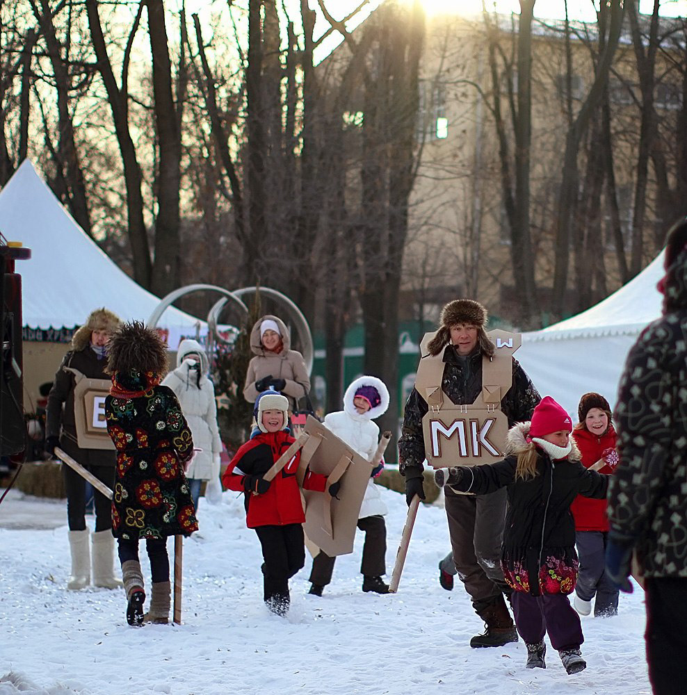 cardboard Cardboardia fight tube game festival Moscow Russia winter