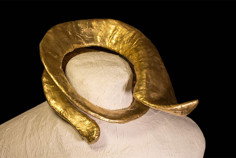 diseño de moda escultura joya oro reciclaje