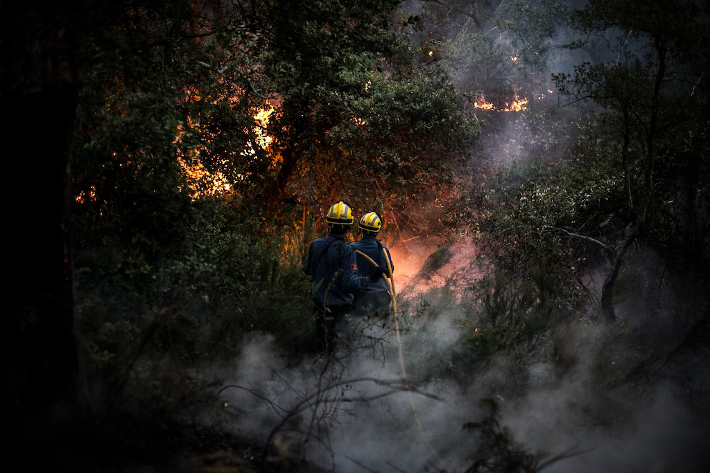 fire Empordà extinguish firefighters volunteers Nature forest