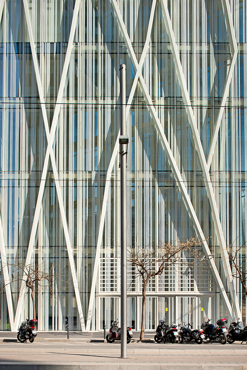barcelona architectural photography Enric Massip steel White diagonal mar forum