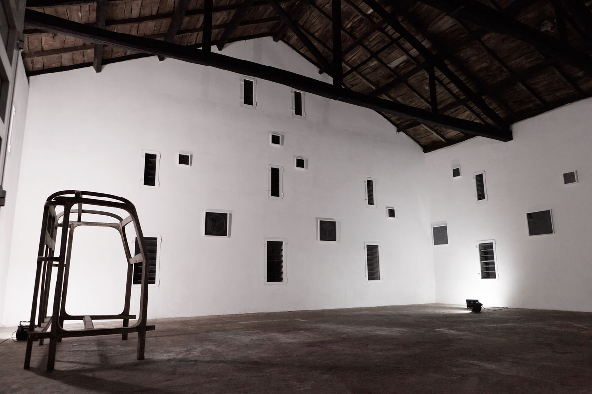 arquitecture black contemporary drawing line intervention installation
