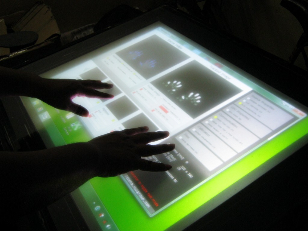 multitouch gesture Interface touch interaction user interface UI ux natural user GUI Technology google earth intuitive