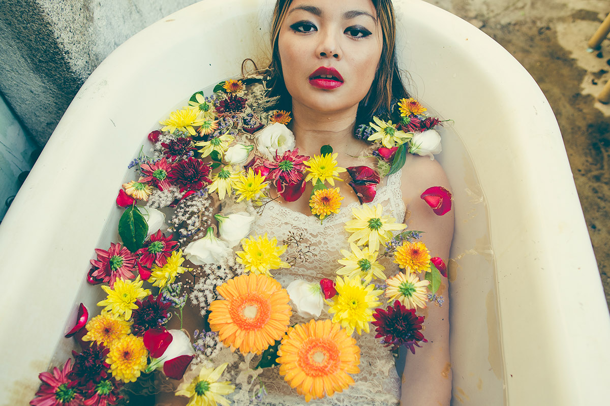 fashion editorial blanket diananobre fashion photography Flowers asian