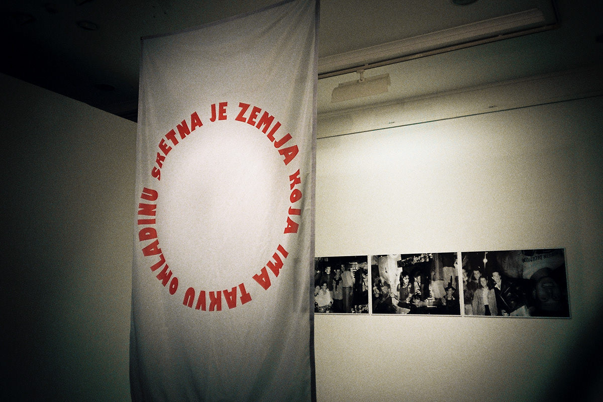 analog Analogue art Exhibition  installation sretna je zemlja jugoslavija mladi tito