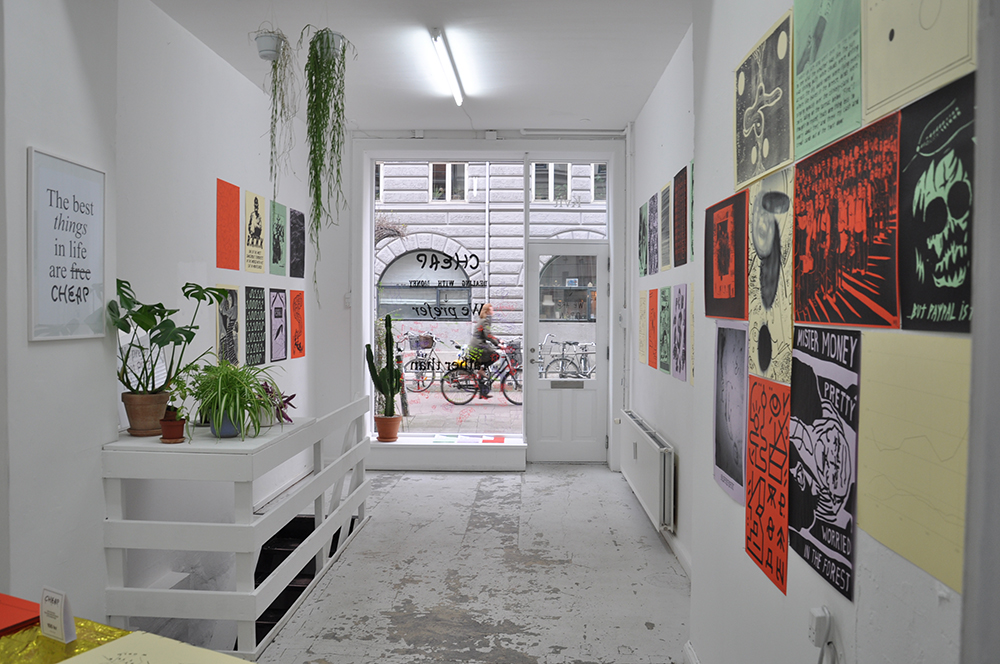 curator art Exhibition  kvit galleri copenhagen money curated