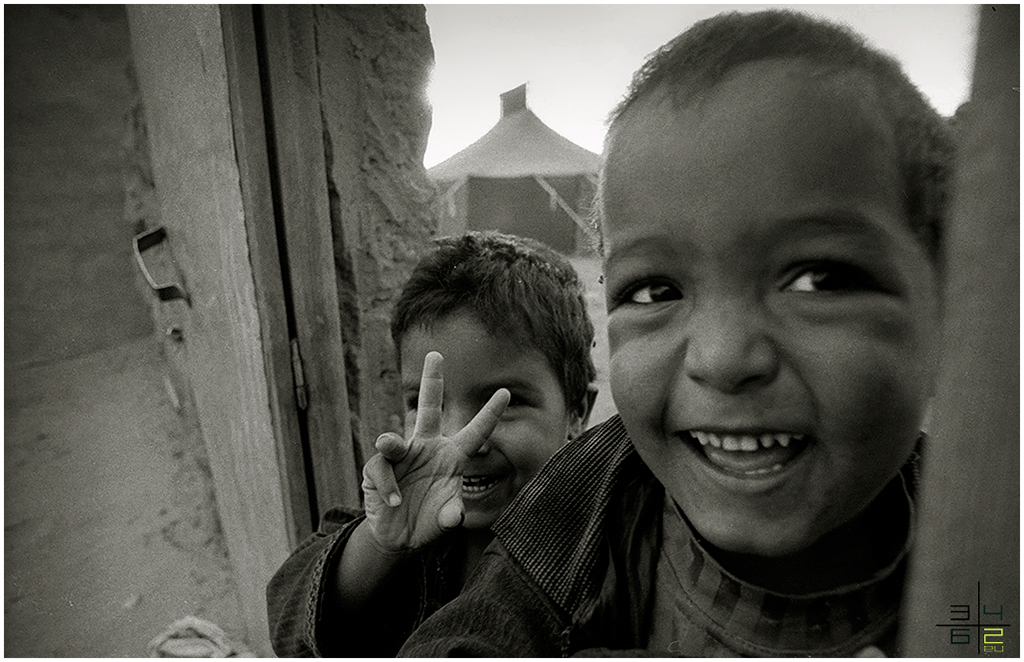 Saharawi  children  people   Africa  algeria  refugee black&whites kodak Nikon nikonscan Sahara desert