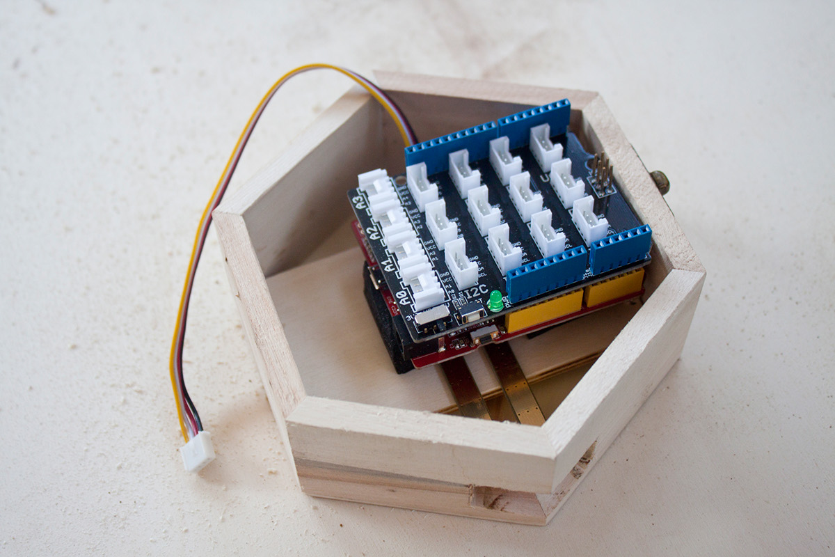 sensor smart garden system Internet of Things IoT Arduino beehive
