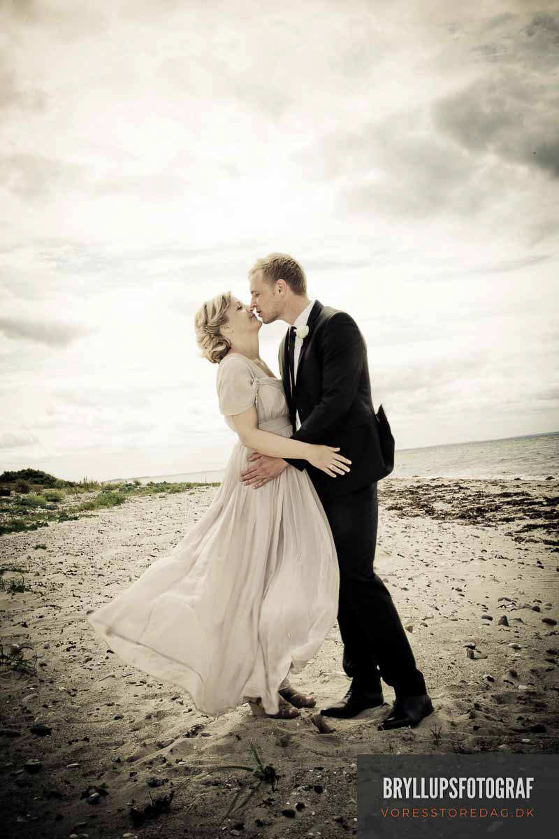 Image may contain: wedding dress, bride and kiss