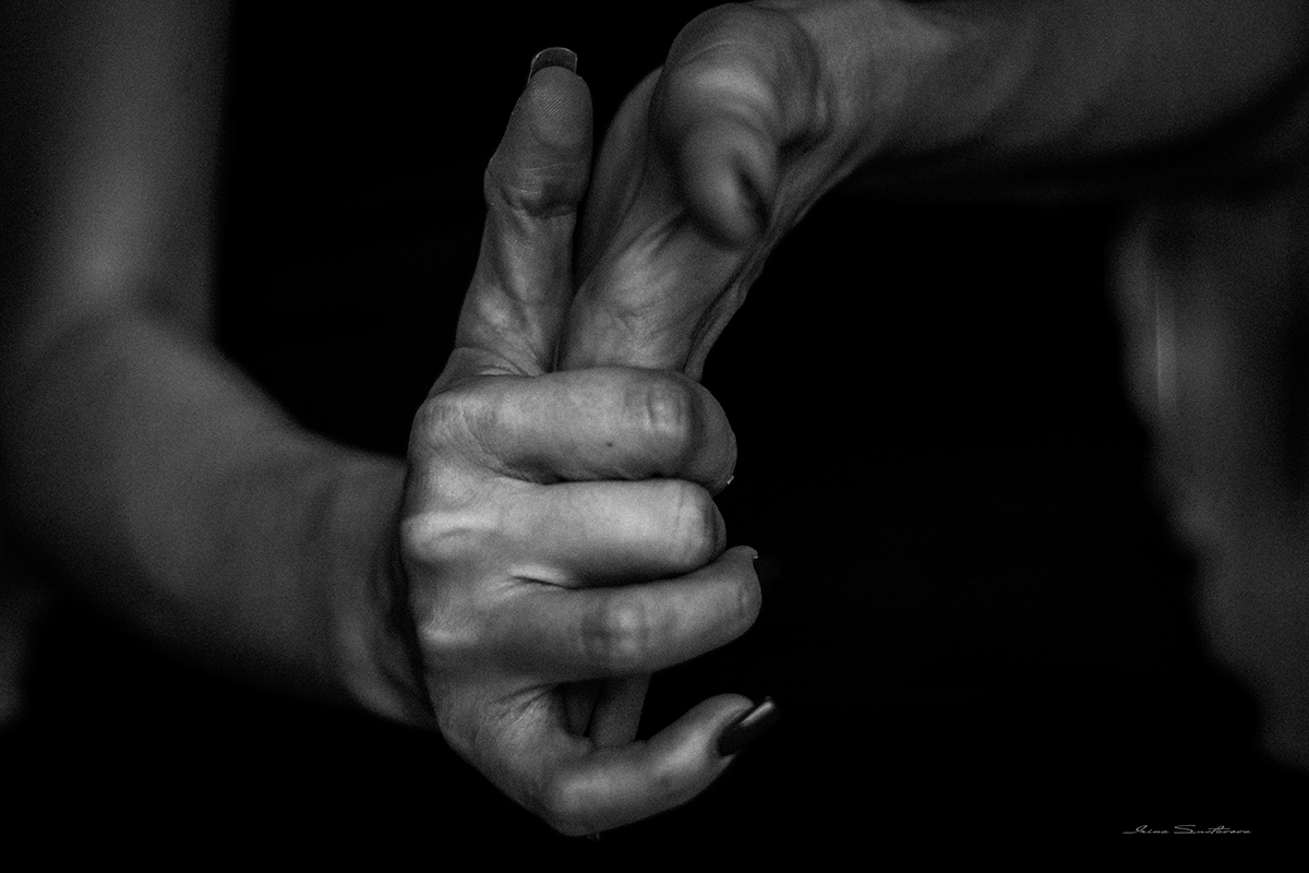 blackandwhite hands b&wphoto