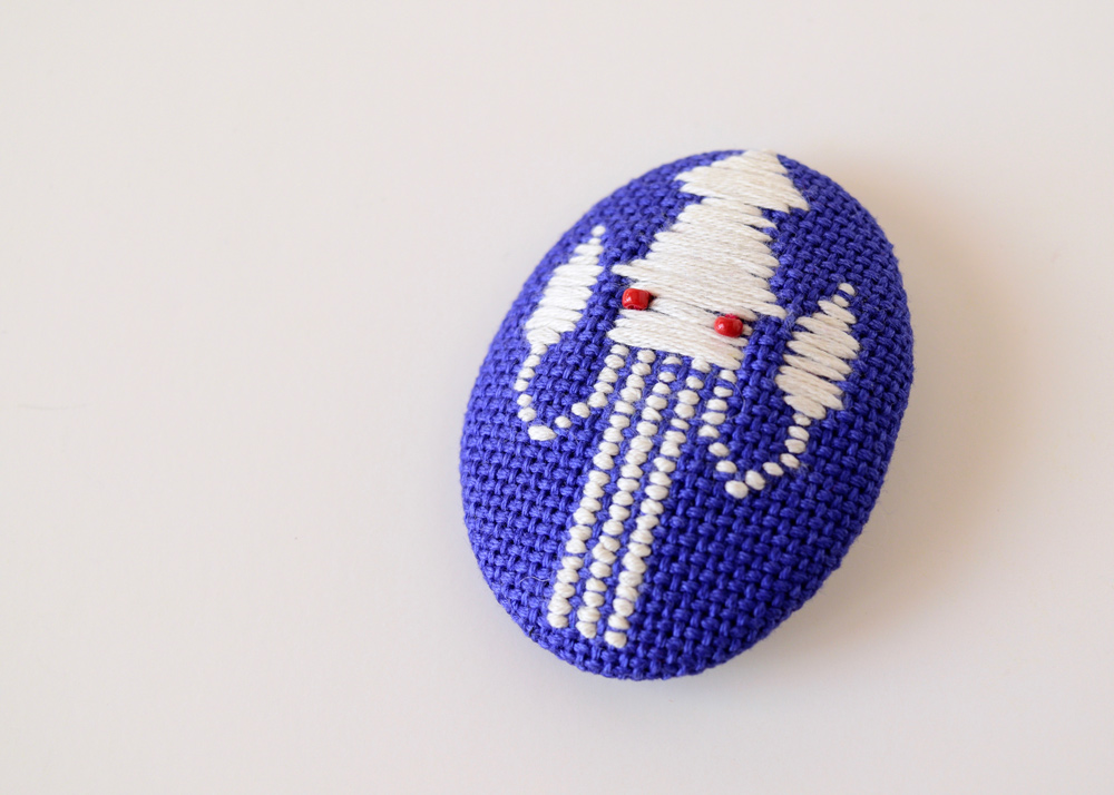 Embroidery Squid octopus bug handmade hine mizushima craft thread brooch pin