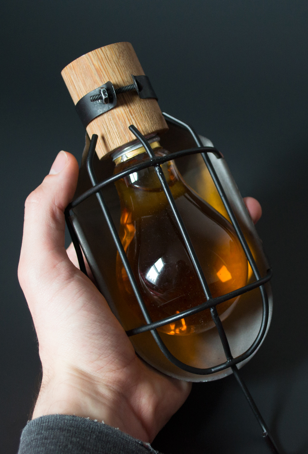 Whiskey scotch inspection lamp baladeuse Lightbulb alcohol alcool ampoule cachette Workshop atelier seriegraphie screen printing luxury luxe