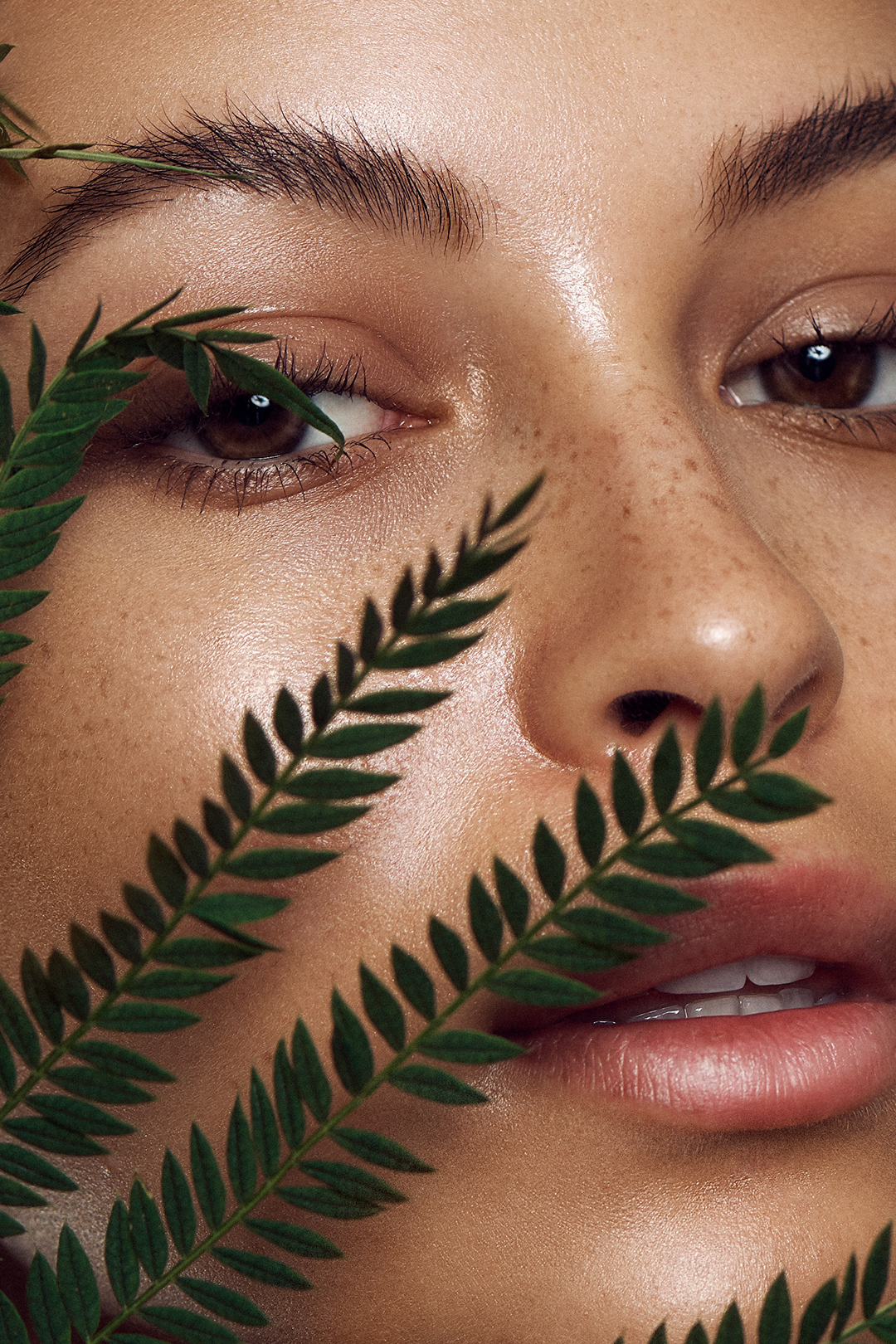 Adobe Portfolio beauty leaves licensing retouching  retoucher close up skin detail magacine editorial