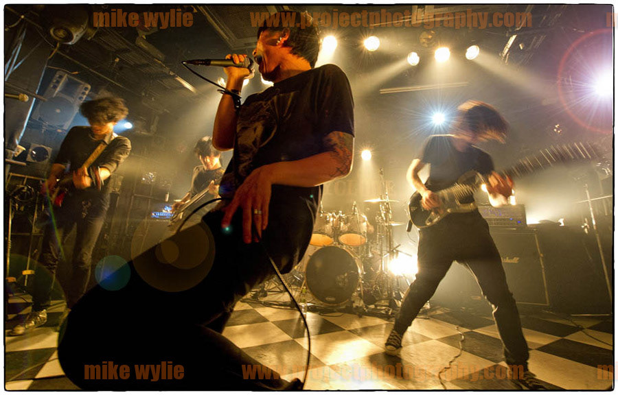 music photography rock photography Tokyo music Mike Wylie Project Photography live music mosh pit japan Wireless Flash Nikon