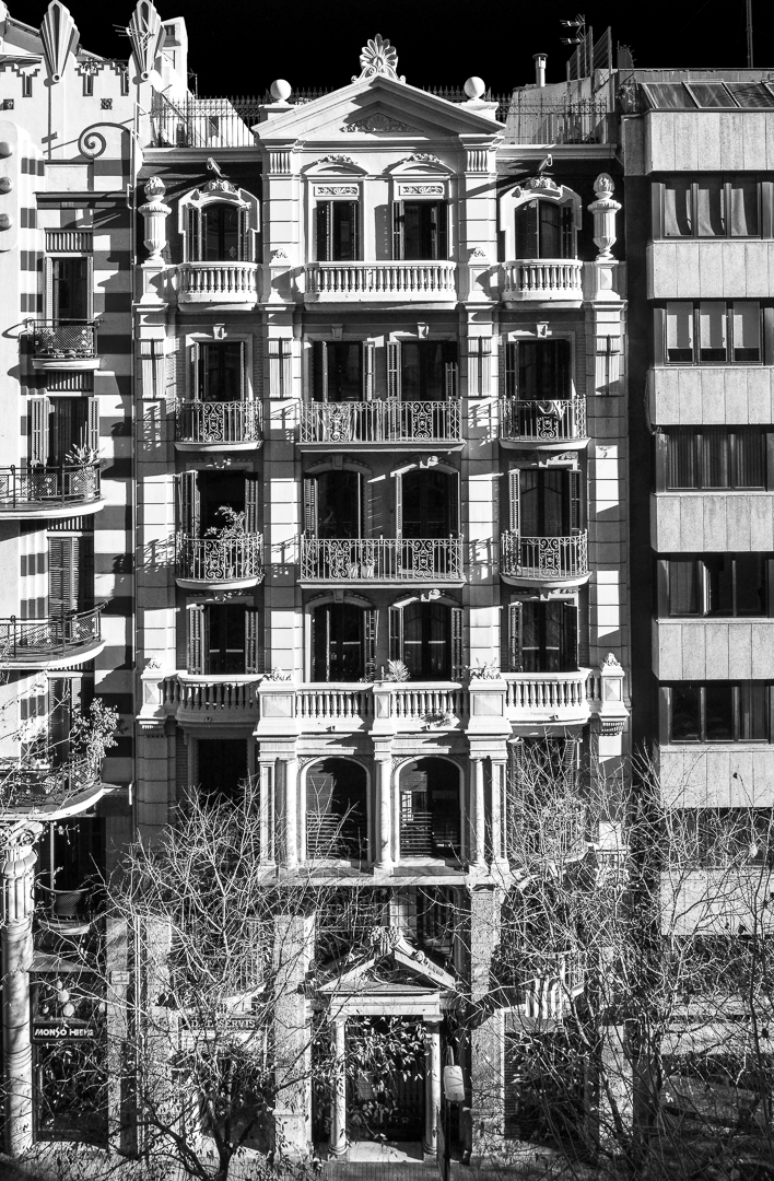 barcelona architecture bnw