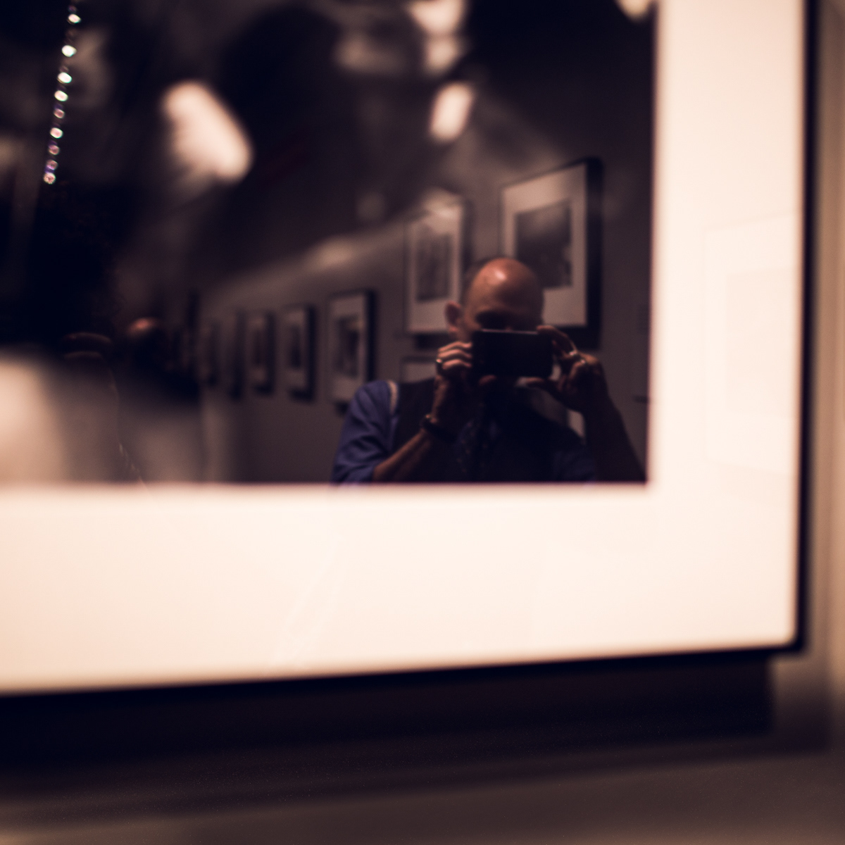 New York art Metropolitan Museum people interiors reflection Silhouettes