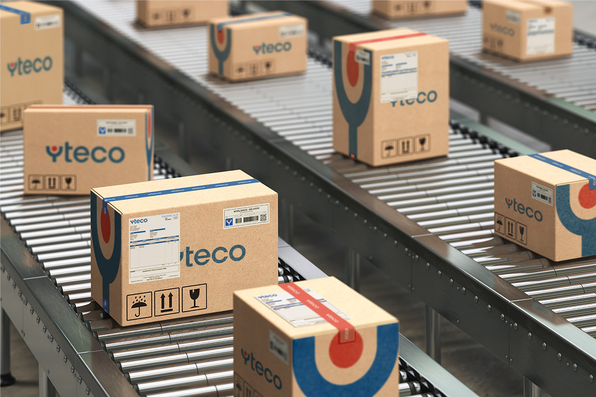 YTECO'S conveyor belt with carton boxes
