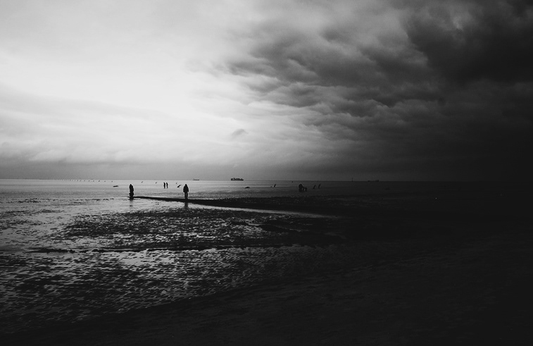 cuxhaven north sea beach storm rain Canon eos 1000D standart kit 18-55 black White lol