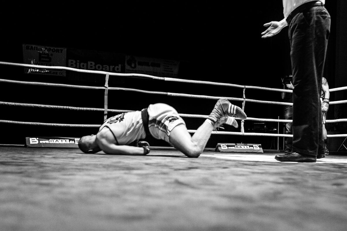 Adobe Portfolio fotografie box prague jiri Langpaul sport blood Boxing emotion Czech ring bw dokument