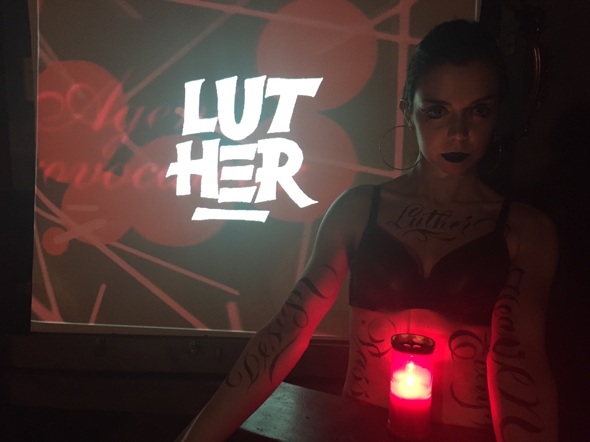 luther dsgn Bodypainting calligraphy on girls