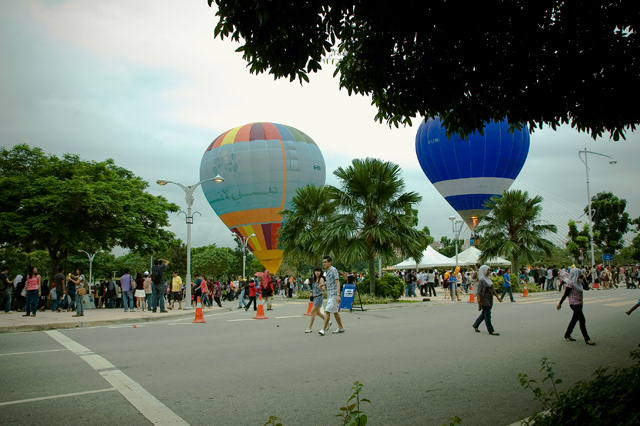 putrajaya malaysia hot air balloon