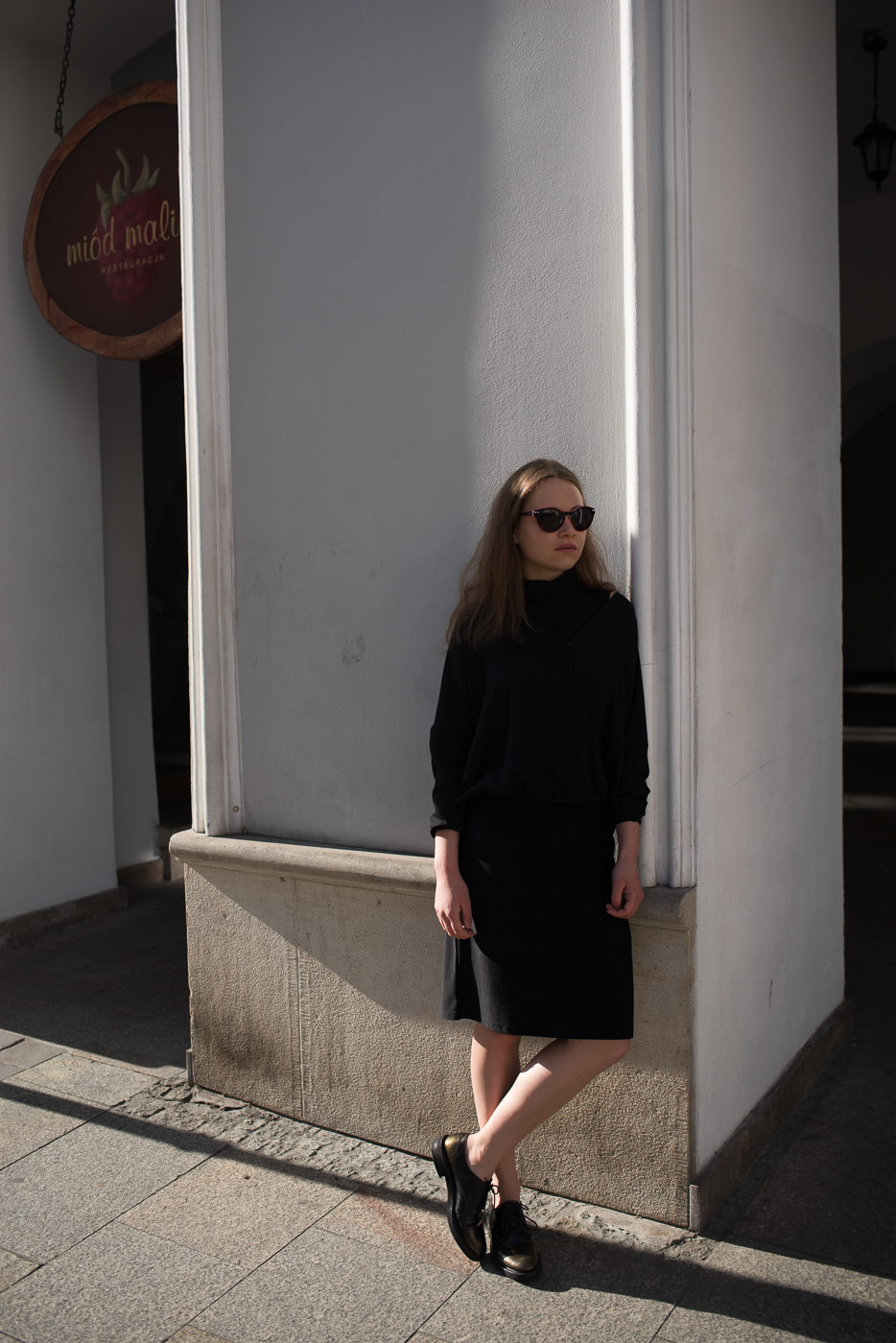 Fashion  black portrait light shadow model girl city