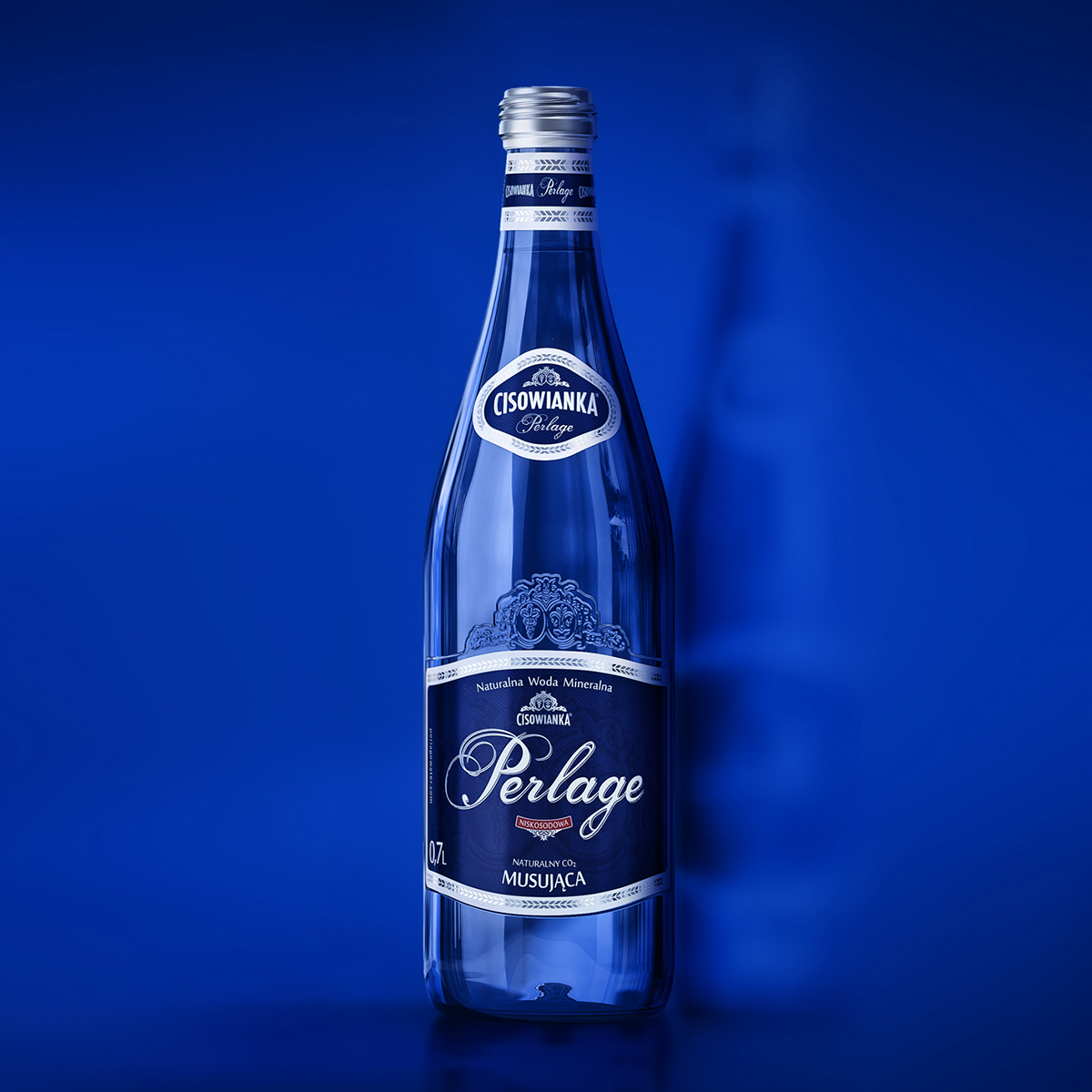 Damian Misiura perlage water bottle blue glass modo 3D cisowianka HDR Light Studio