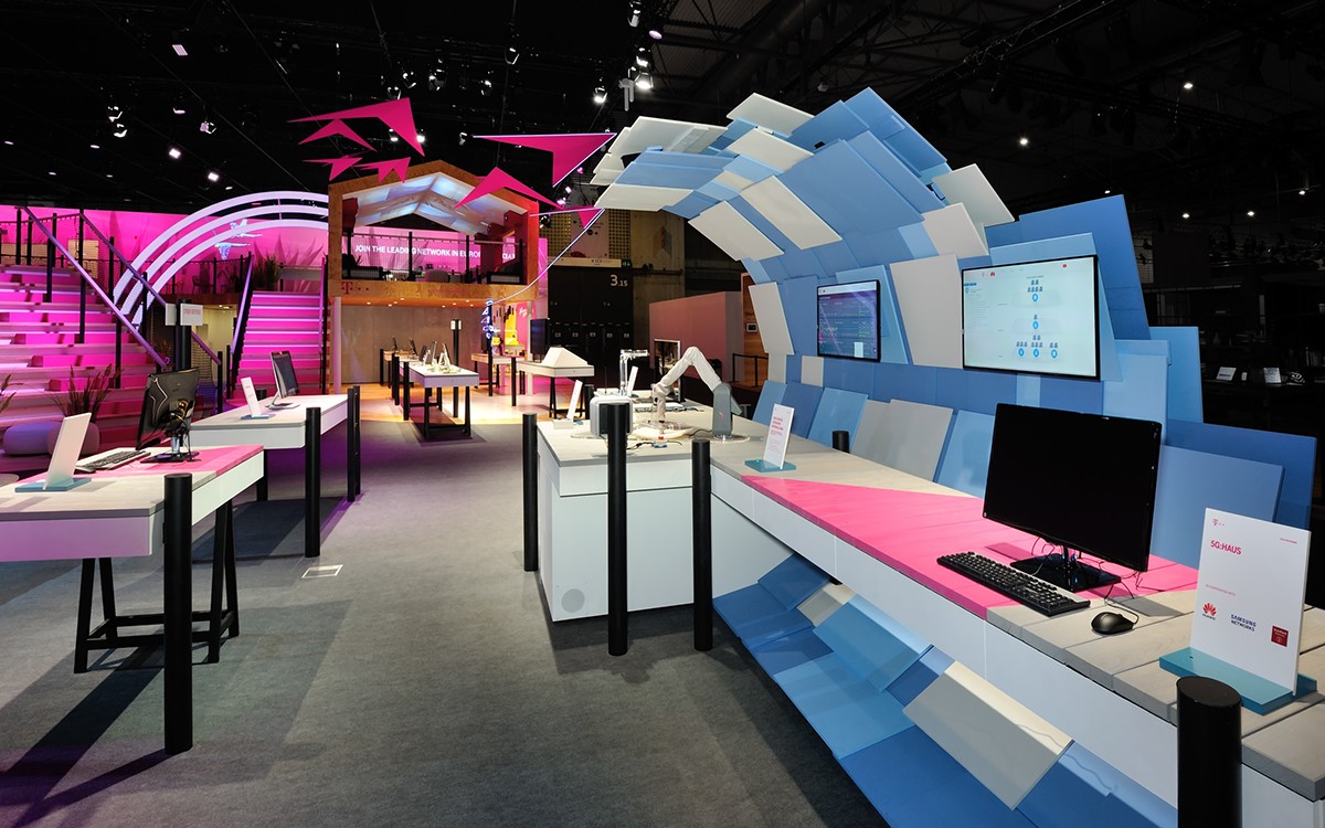 Adobe Portfolio digital design digital beach interface design magenta Brand Spaces mwc2016