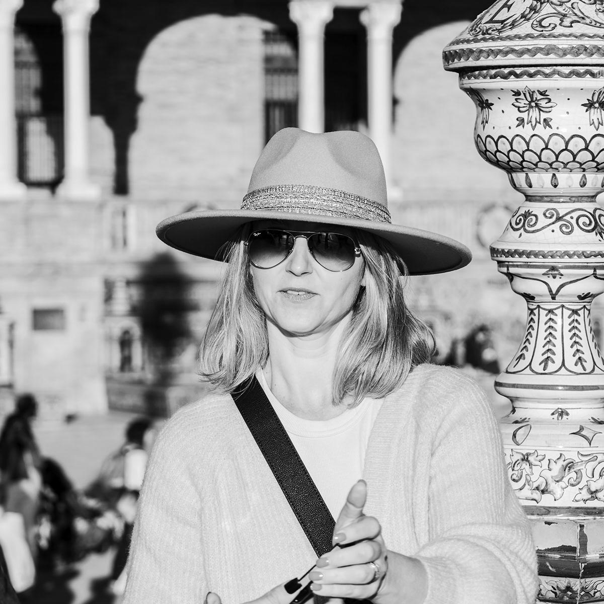 sevilla seville spain street photography black and white monochrome people canon eos r6 Urban candid