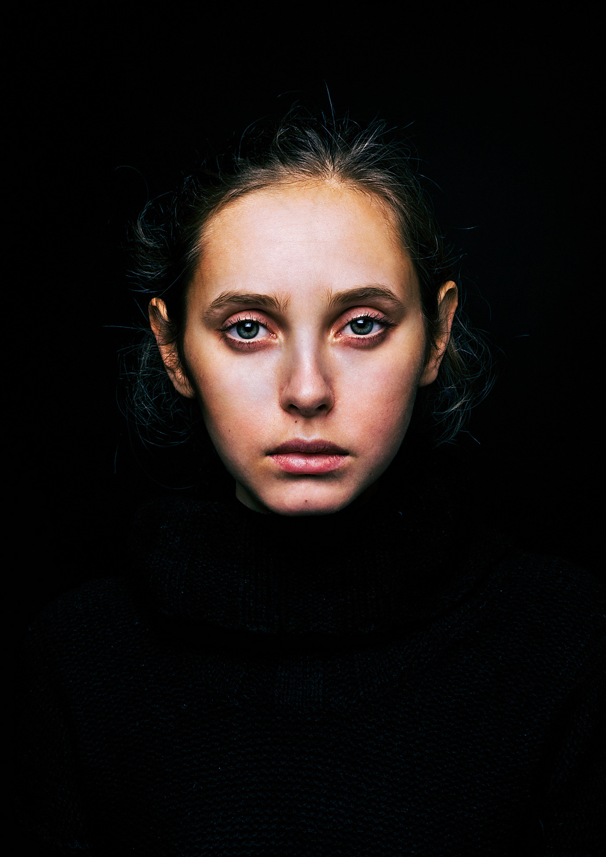 face  Simetry  Ana Margiani  dark  portrait