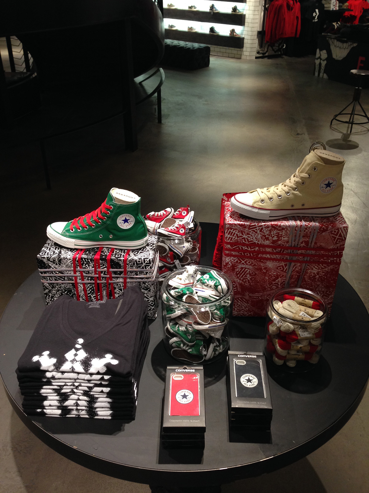 installation merchandising sneakers converse Holiday