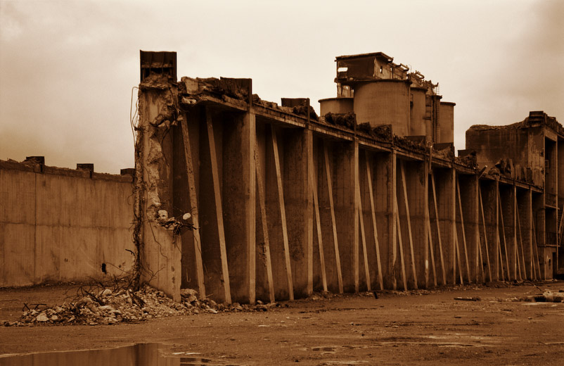 Saint Maurice ruins Ruine friche industrielle black and white noir et blanc sepia