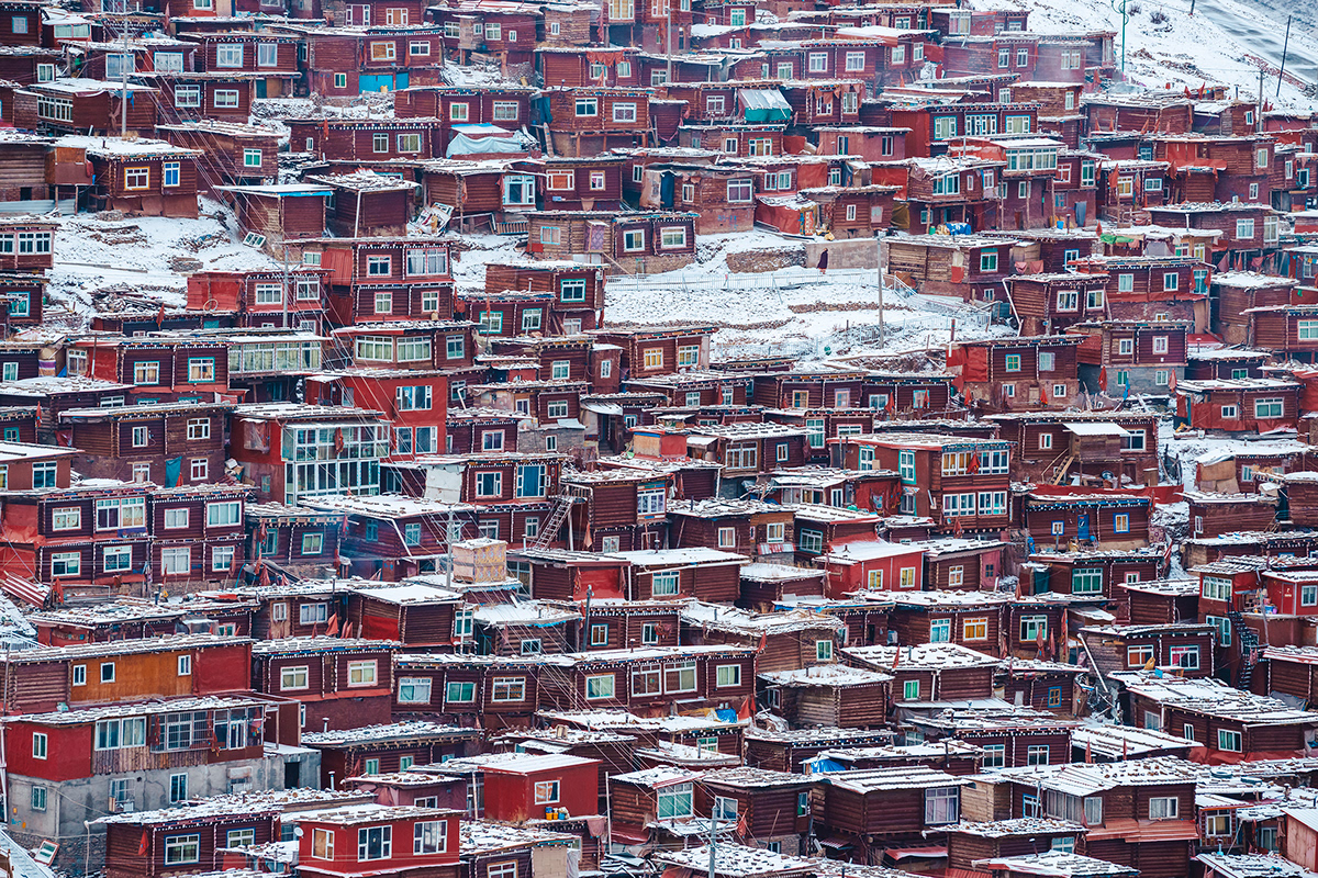 Sichuan Travel intensive snowfall figurative red sertar Tibetan monks buddhism
