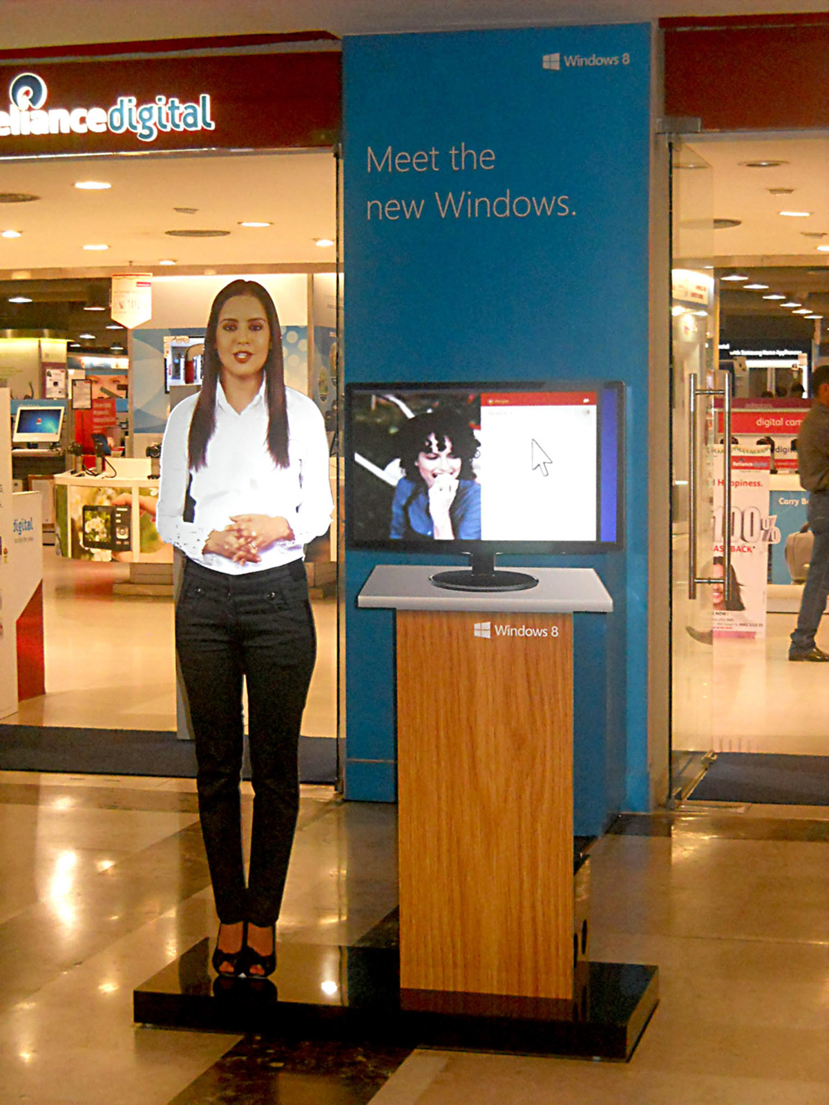 Windows 8  virtual mannequin resync rear projection