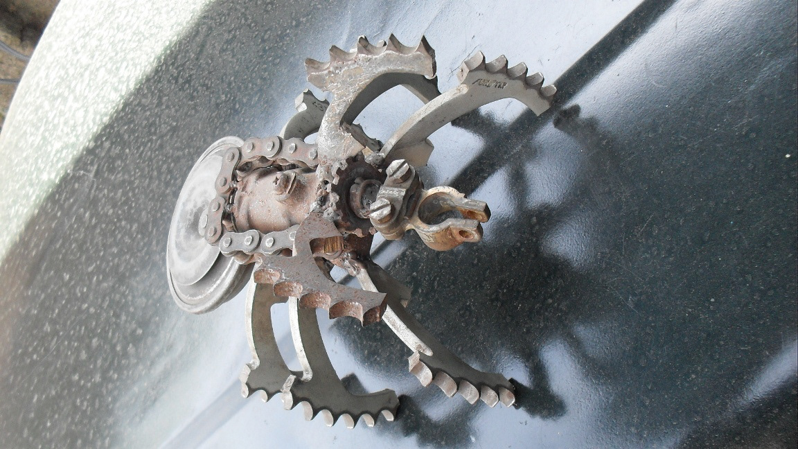 metal sculpture limbah    recycle spider  t-rex patung