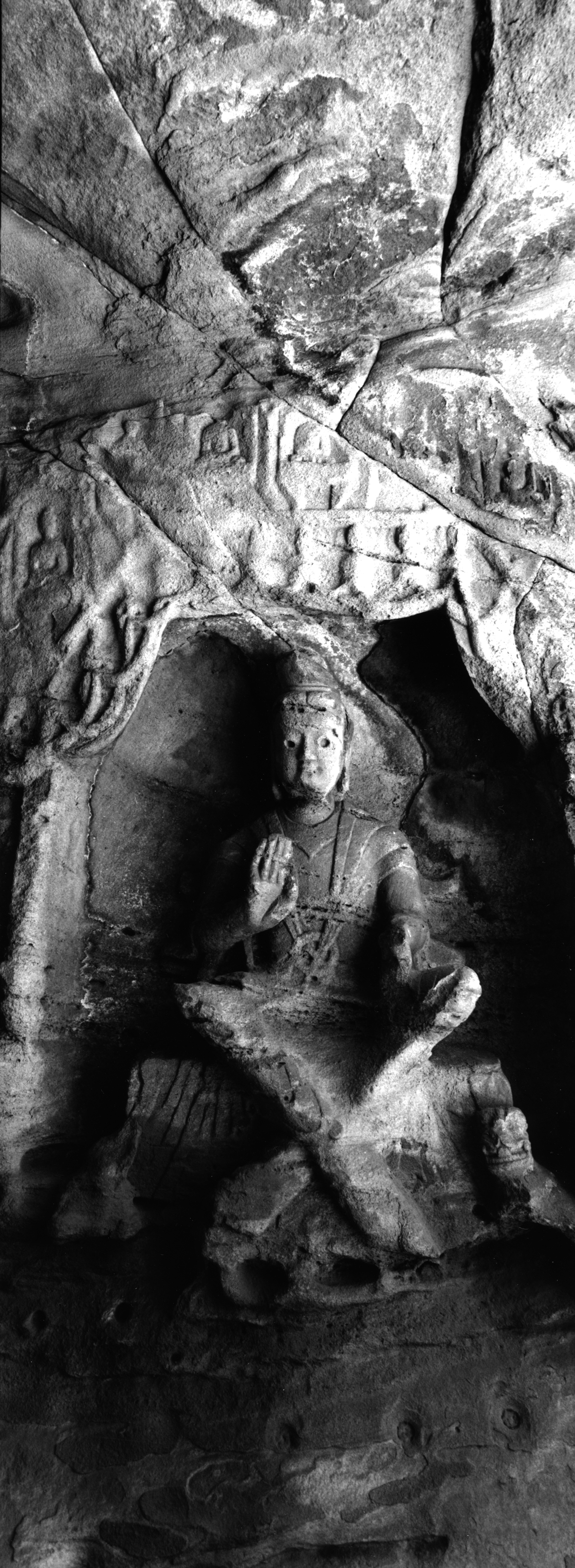 Chine bouddhas sculptures grottes bouddhisme