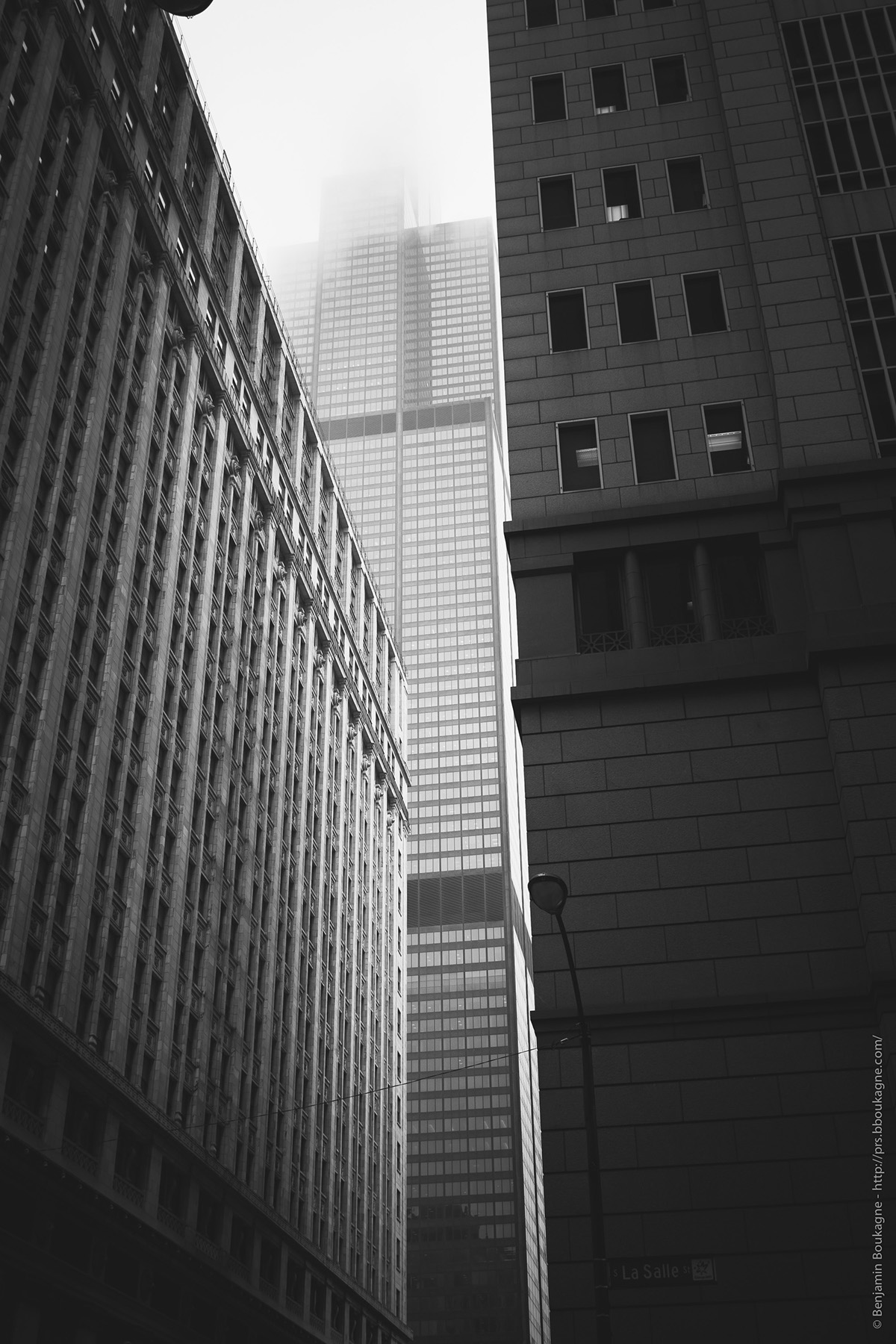 chicago fog brouillard brume mist rue Street Boukagne noir et blanc black and white america Bird's eye view building cityscape Elevated View