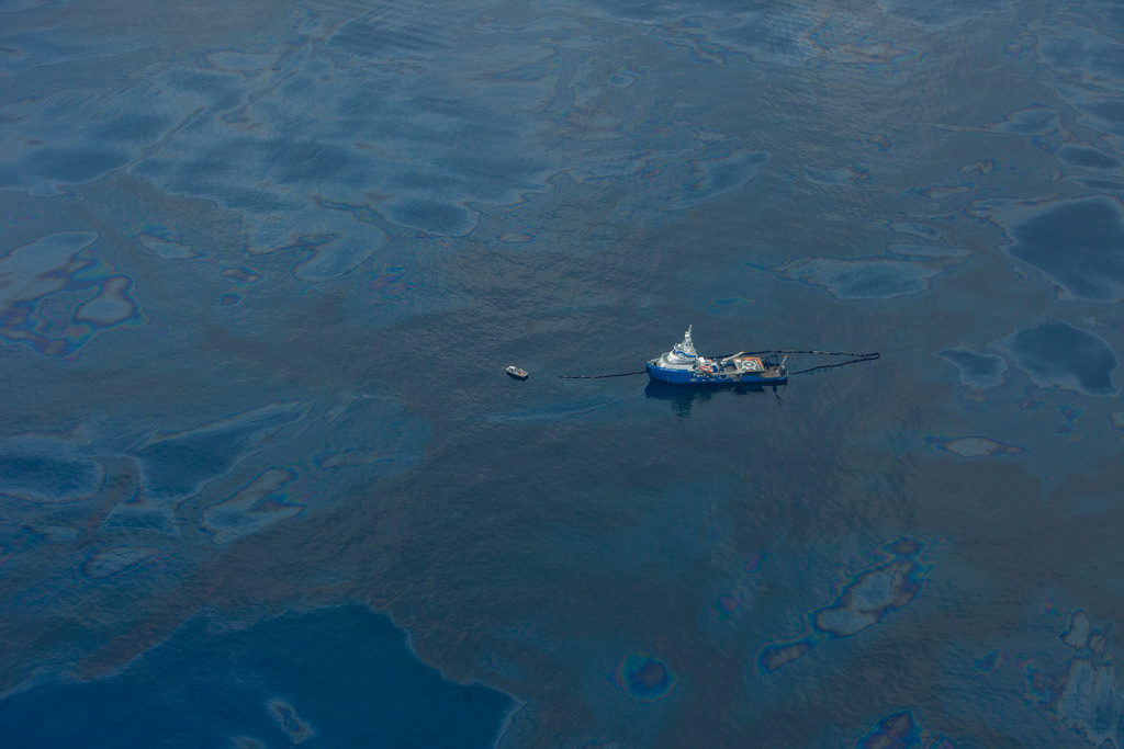oil spill digital Ocean sea gulf mexico Louisana alabama Mississippi boat Rigs bp