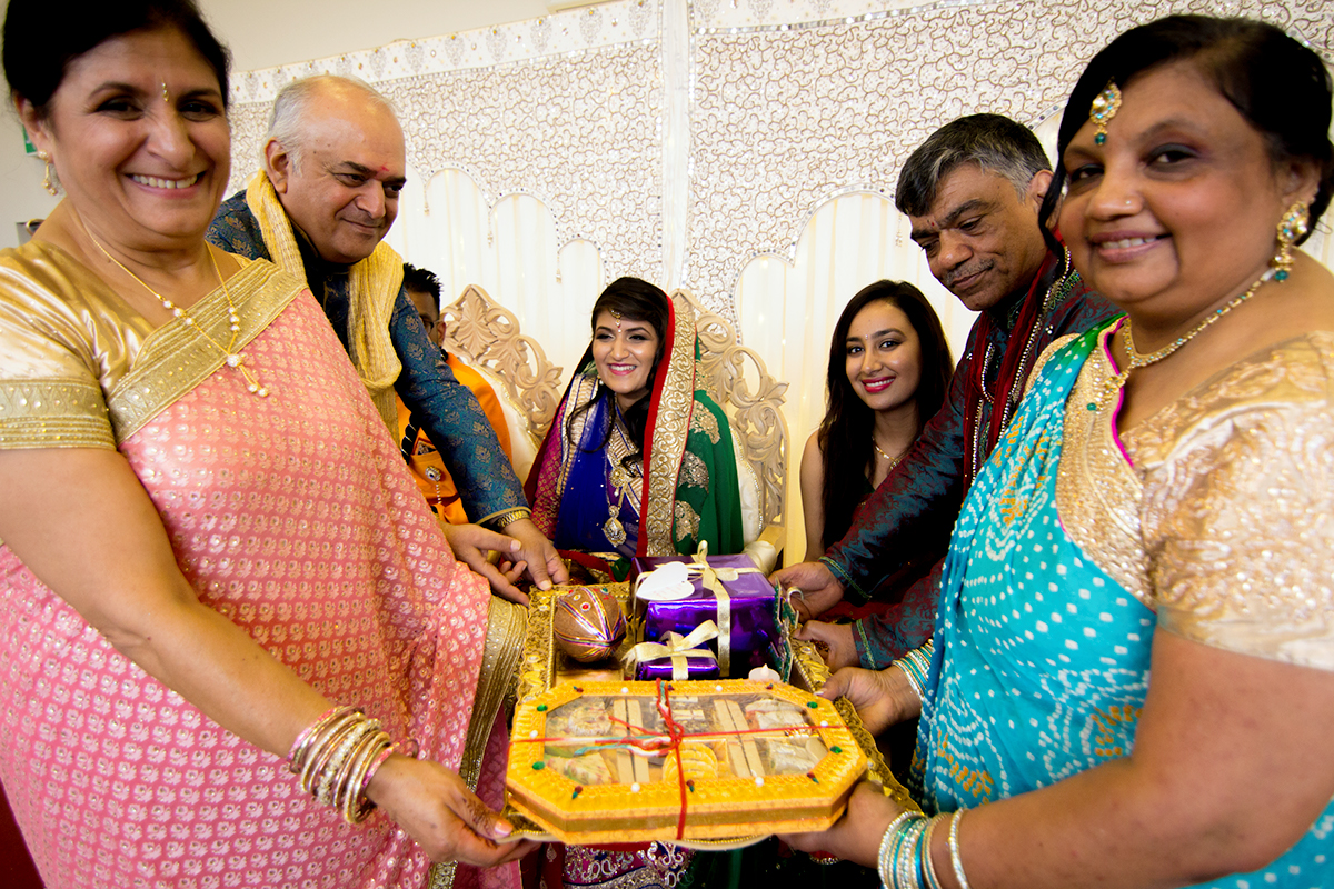 Hindu indian India engagement compromiso Boda fiesta party culturas cultures culture colours colores