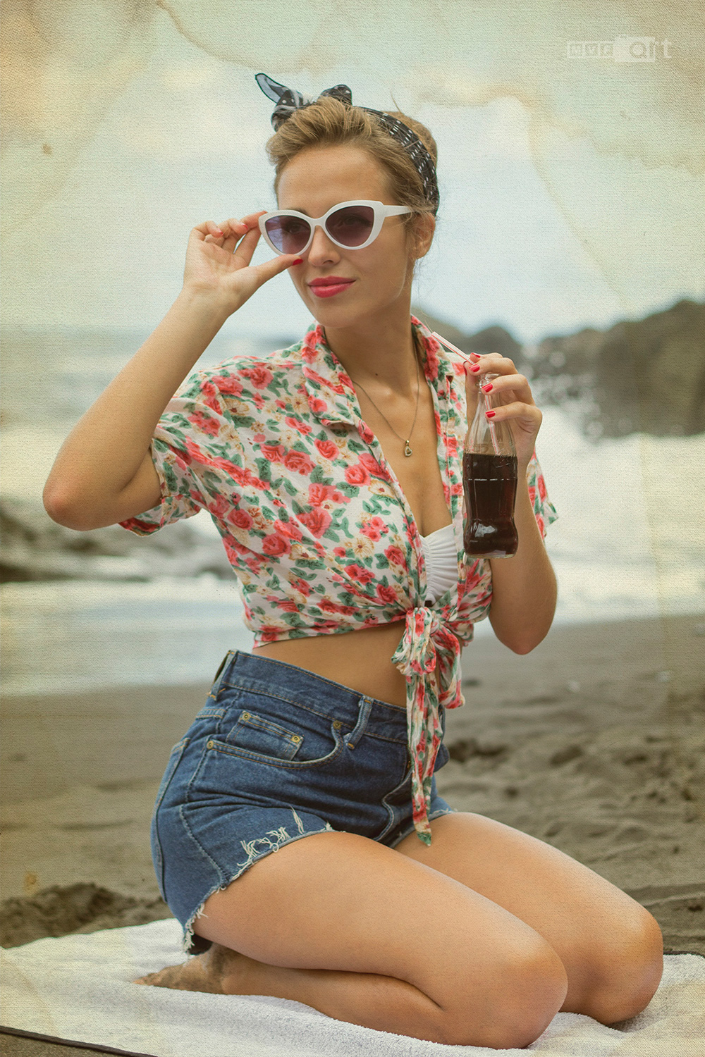 pin up girl beach pinup beauty woman Retro 50's 80's vintage Portugal old story summer sexy