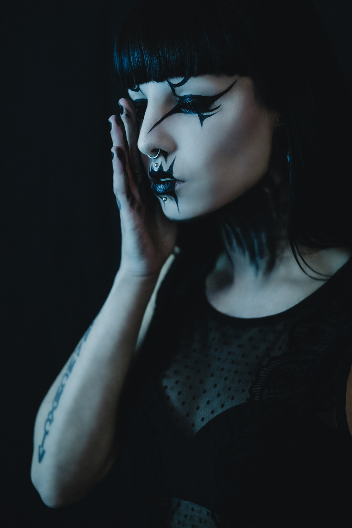 dark dark beauty demonic light MAKE UP ARTIST portrait studio