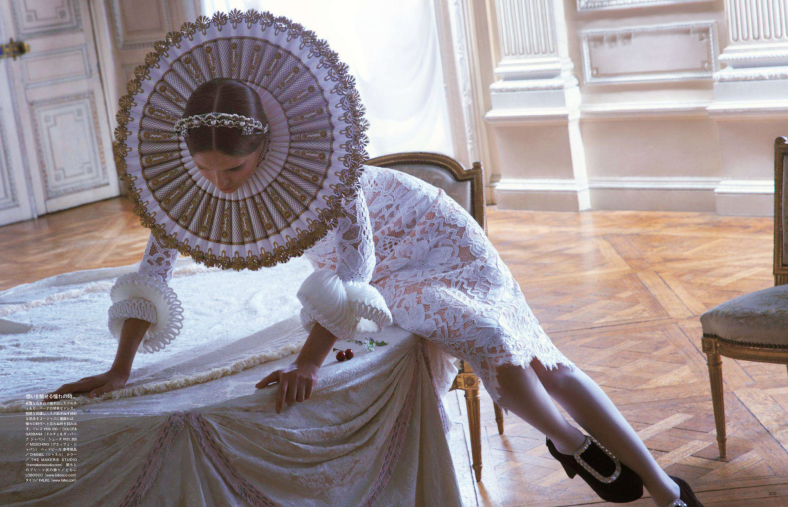 Camilla Akrans vogue Vogue Japan georgian ruff pattern gold paper iridescent White lace model palace
