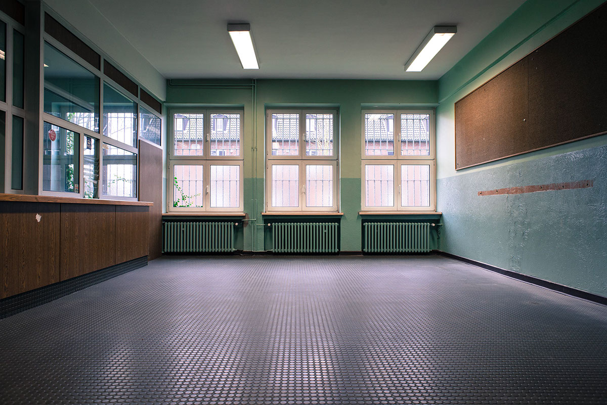 empty rooms Lonley