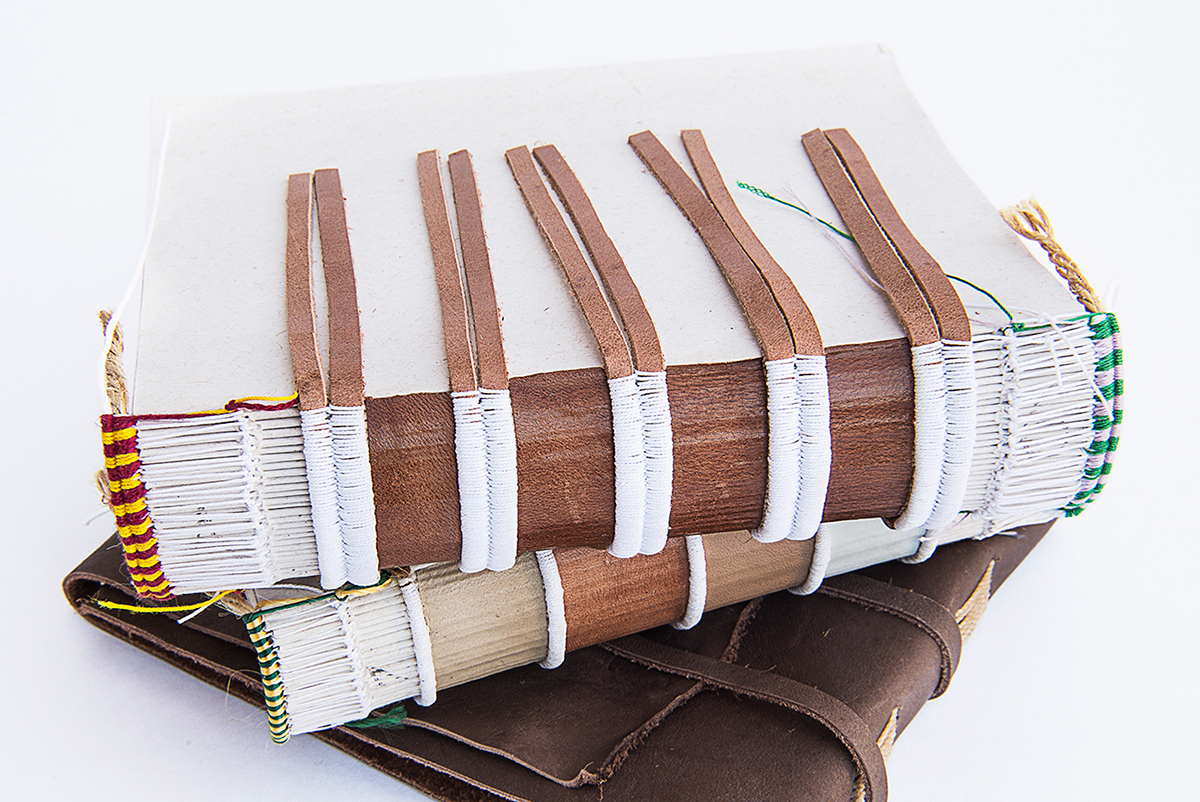 Bookbinding artisanal restoration leather crafts  