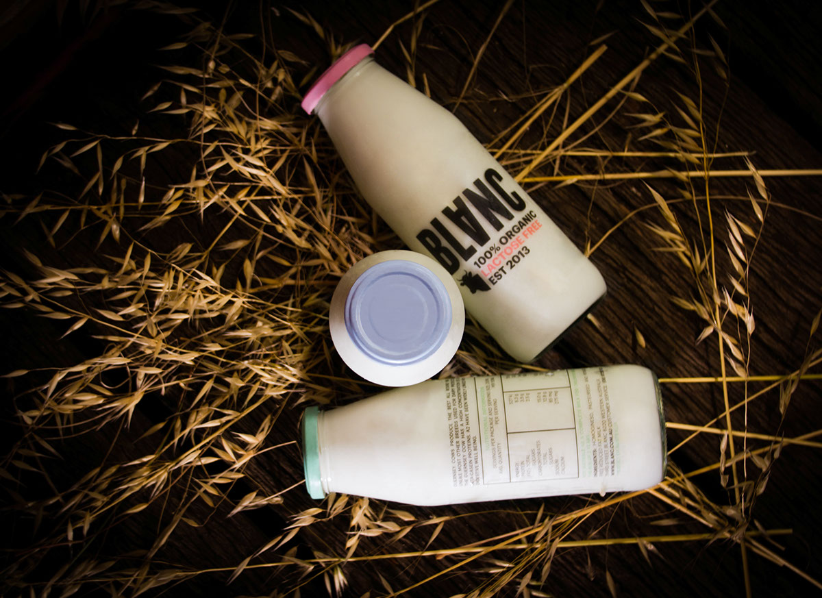 milk glass Liquid blanc Label spilt brand cow farm logo graphic package corporate creative identity