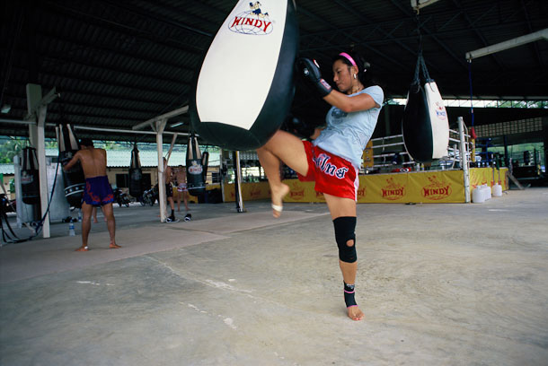 photo  Photography  photojournalism  thailand Thai siam siamese muay Boxing kick thai boxing kick boxing Fighter image status village train trainer martial art martial art deryck derek derrick Van steenderen vs verse van steenderen Thailand