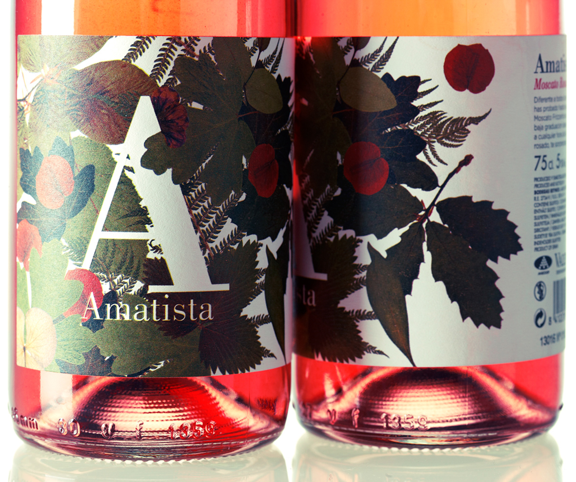 floral ornaments wine label label design moscato