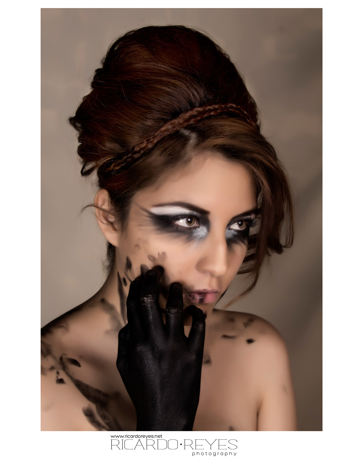 dark Beautiful Make Up hairstyle silence model photo