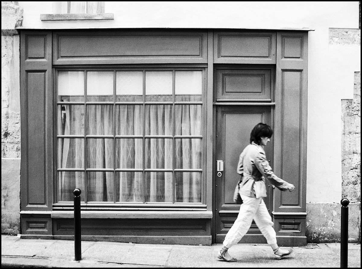 Paris  b/n b/w streetphotography ILFORD Nikon people portrait