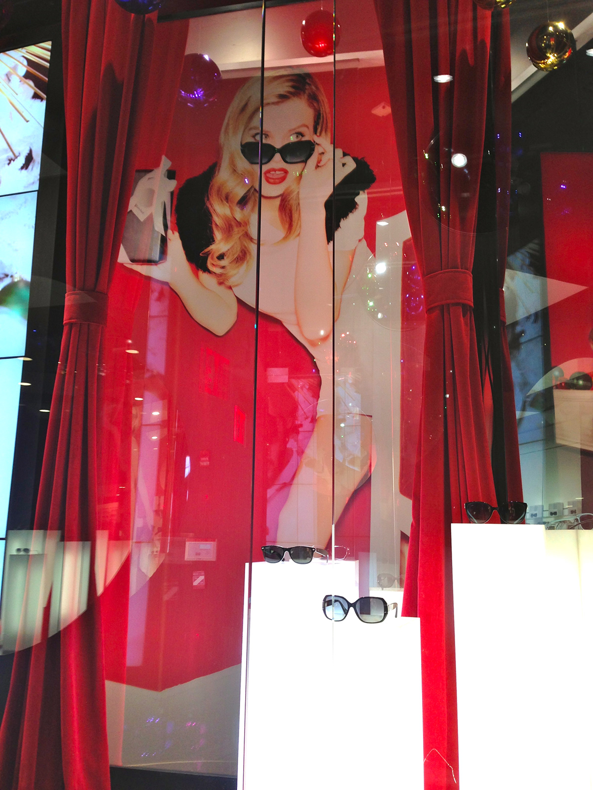 Retail design Window Display Visual Merchandising Holiday ornaments Sunglass Hut new york city 5th ave
